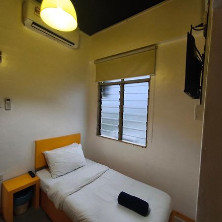 The Serai Cottage Transit Hotel Kampong Gong Badak Rum bild