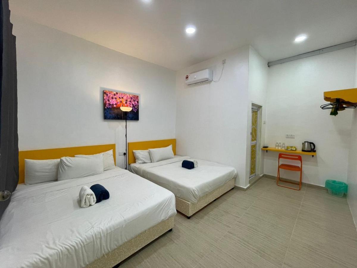 The Serai Cottage Transit Hotel Kampong Gong Badak Exteriör bild