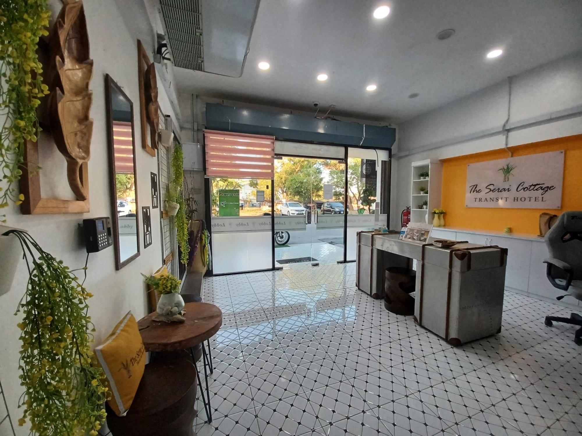 The Serai Cottage Transit Hotel Kampong Gong Badak Exteriör bild