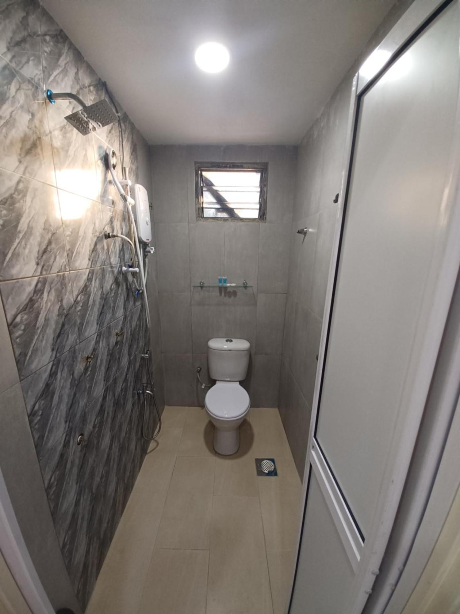 The Serai Cottage Transit Hotel Kampong Gong Badak Rum bild