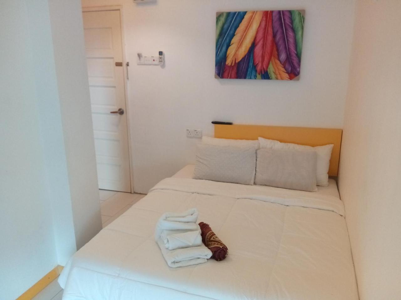 The Serai Cottage Transit Hotel Kampong Gong Badak Exteriör bild