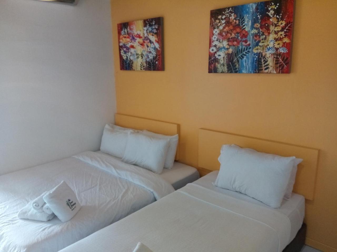 The Serai Cottage Transit Hotel Kampong Gong Badak Exteriör bild