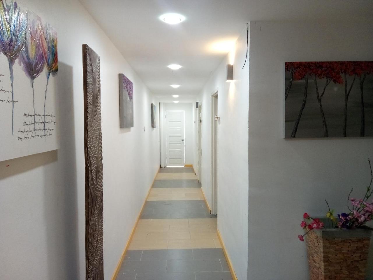 The Serai Cottage Transit Hotel Kampong Gong Badak Exteriör bild